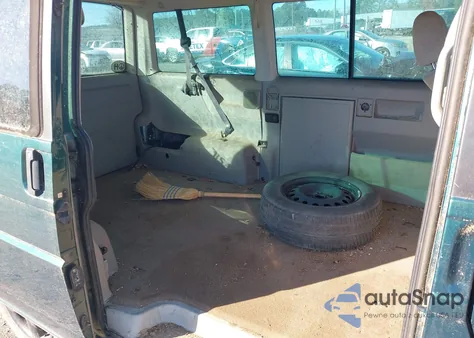 2002 Volkswagen Eurovan Mv из США, поврежденный, VIN WV2MB47092H030368